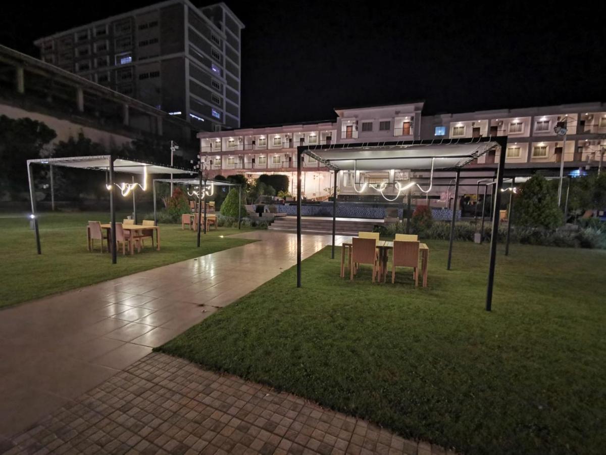Naka Hotel Kupang Extérieur photo