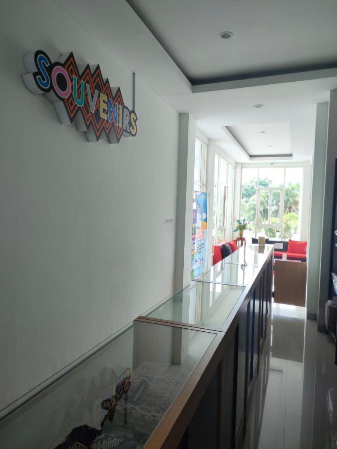 Naka Hotel Kupang Extérieur photo