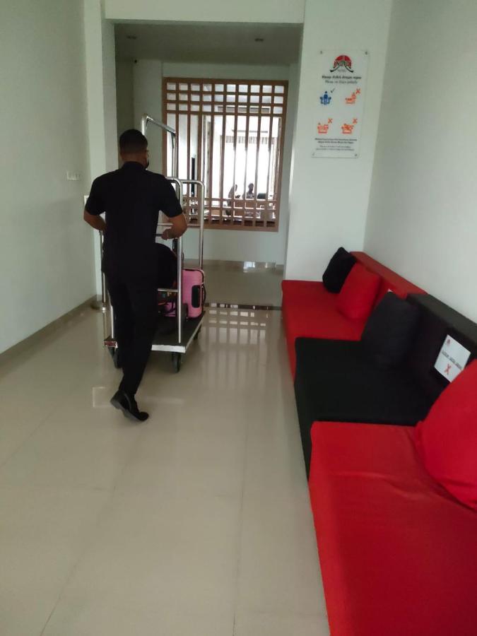 Naka Hotel Kupang Extérieur photo