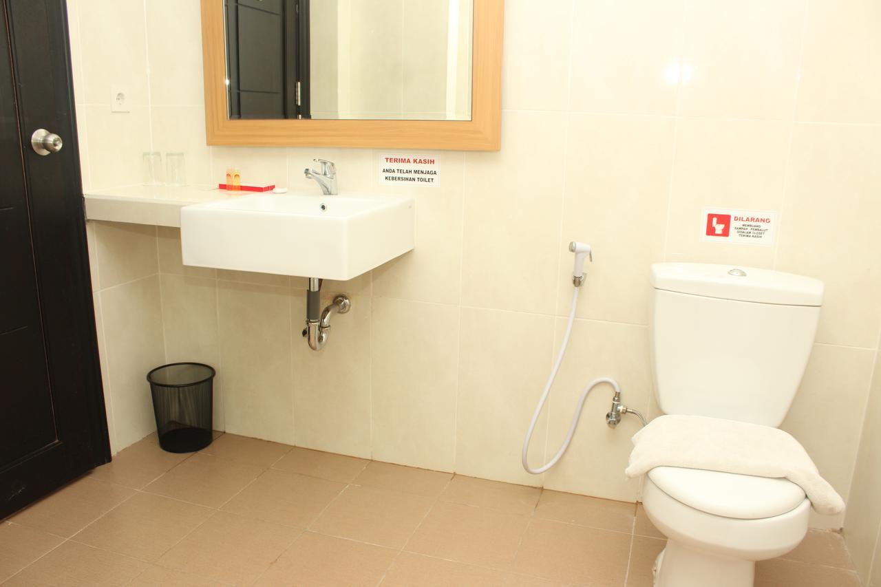 Naka Hotel Kupang Extérieur photo