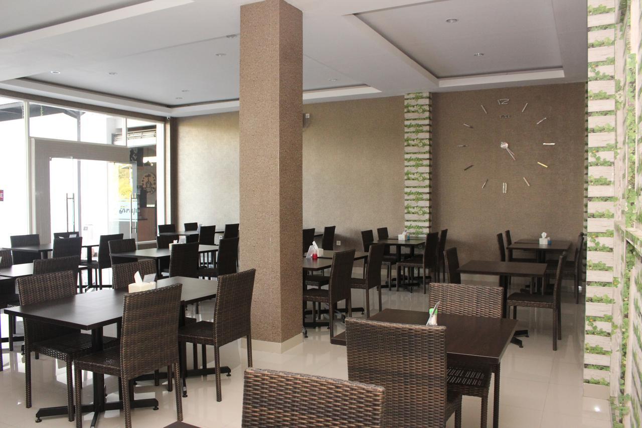 Naka Hotel Kupang Extérieur photo
