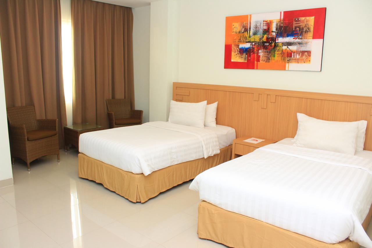 Naka Hotel Kupang Extérieur photo
