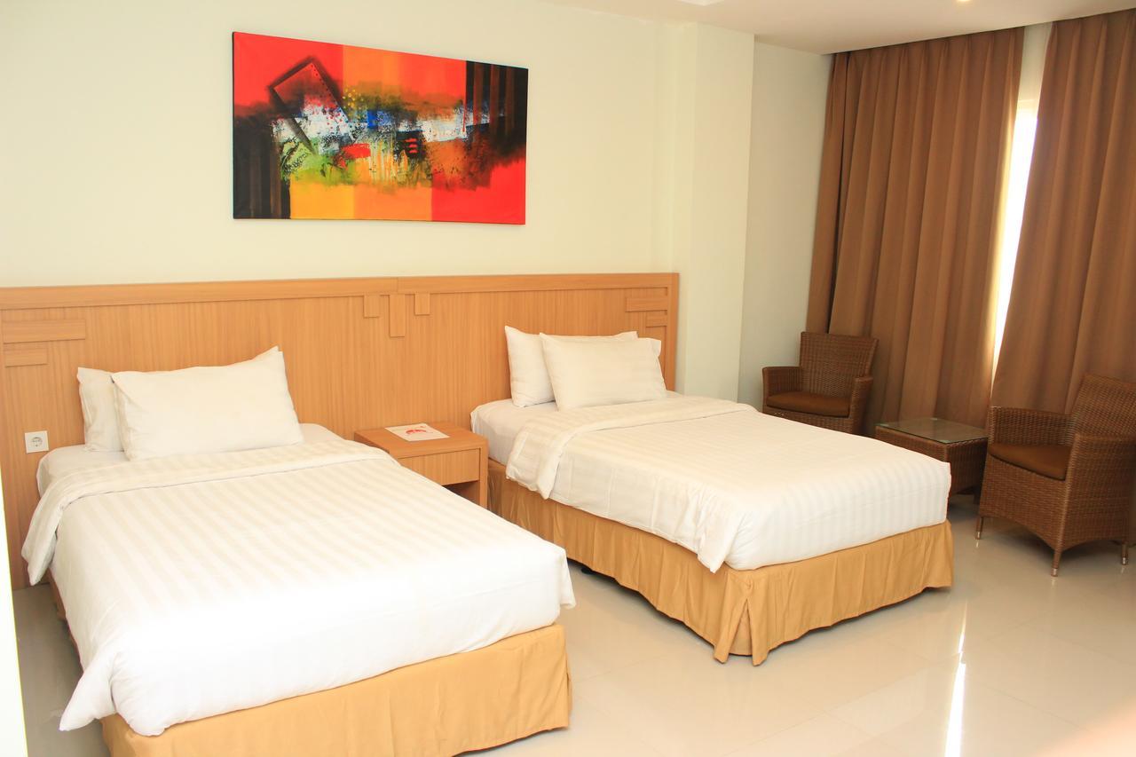 Naka Hotel Kupang Extérieur photo